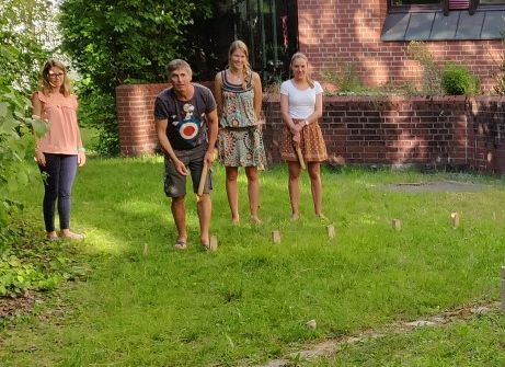 Wikinger-Schach im Garten